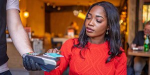 Sluggish consumer spending continues to hit restaurants